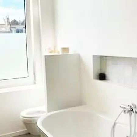 Holiday home Large Maison De 5 Avec Jardin Saint Maur Proche Centre Lille *